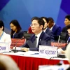越南工贸部部长陈俊英在会上发言。