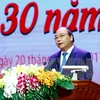 越南政府总理阮春福在“光荣越南-30年革新的烙印”活动上致辞。