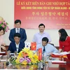 兴安省人民文员会代表（右）与韩国Aluko集团签署合作备忘录。（图片来源：http://hungyen.gov.vn）