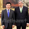 越南政府副总理兼外长范平明与葡萄牙议会议长爱德华多·费罗·罗德里格斯。