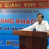 越南记者协会会长、终评委员会主席顺友发言。