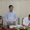 芹苴市人民委员会副主席陶英勇在会上发表讲话。（图片来源：越通社）