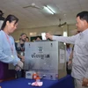 柬埔寨选民们参加投票。