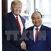 特朗普总统以高兴、友善态度亲自迎接越南政府总理阮春福。