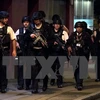 英国武装警察赶往伦敦桥恐怖袭击现场。