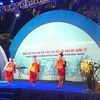 老挝艺术团在“河内与国际友人饮食文化交流”活动正式开幕式上的文艺演出节目。（图片来源：人民军队报）