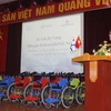 越南驻以色列特命全权大使在轮椅赠送仪式上发表讲话。（图片来源：http://dantri.com.vn）