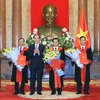 国家主席陈大光正式任命最高人民法院副院长和法官。