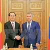 陈大光（左）会见俄罗斯国家杜马主席沃洛金（右）。（图片来源：越通社）