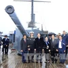 越南国家主席陈大光一行参观俄罗斯阿芙乐尔号巡洋舰（图片来源：越通社）