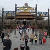 游客们参观承天顺化省顺化大内。
