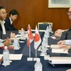 日本与加拿大谈判代表团12日就TPP展开讨论。
