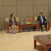 老挝人民革命党中央委员会候补委员Suanesavanh Vignaket与越南办公厅主任阮幸福（右）（图片来源：越通社）
