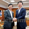 越南驻日本大使阮国强与日本千叶县知事森田健作​ 。
