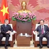 越南国会副主席冯国显会见福特集团东盟地区总裁马克·考菲曼。