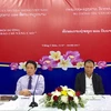 越南通信传媒部副部长黄永宝和老挝新闻文化旅游部副部长沙万昆·拉萨蒙迪出席开班仪式。