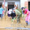 木江界县军民抓紧时间开展救灾重建工作。