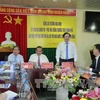 越南政府常务副总理张和平来到越南大叻市国家文书与档案局第四国家档案中心调研。（图片来源：越通社）