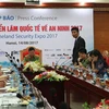 2017年越南国际国防军警设备展新闻发布会。（图片来源：http://hanoimoi.com.vn）