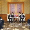 越泰友好议员小组主席范廷瓒会见泰国国家立法议会议长蓬佩。（图片来源：越通社）