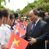阮春福总理和旅居那空拍侬府越南人侨胞。