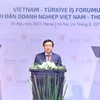 越南政府副总理王廷惠在论坛上发言。