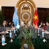 越南UNESCO国家委员会主任黎淮忠同UNESCO总干事伊琳娜·博科娃进行会谈。
