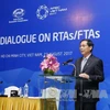 越南外交部副部长裴青山在对话会上发表讲话。
