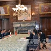 越南共产党代表团会见日本参议院议长伊达忠一。