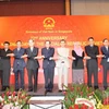 外交部副部长黎怀忠，越南驻新加坡大使阮进明同东盟国家代表合影。（图片来源：越通社）