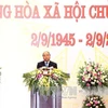 阮春福总理在招待会上发表讲话。（图片来源：越通社）