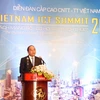 附图：越南政府总理出席2016年越南信息通信技术高级论坛（图片来源：http://vtv.vn）