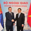 范平明（右）与塞尔维亚第一副总理兼外交部长达契齐