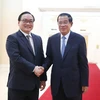 河内市委书记黄忠海（左）与柬埔寨王国政府首相洪森。