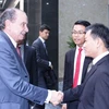 越南友好组织联合会秘书长兼副主席敦俊峰与巴西外交部长西奥·努内斯·费雷拉。
