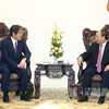 政府总理阮春福会见日本驻越大使梅田邦夫。（图片来源：越通社）