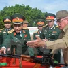 越南高级军事代表团对古巴进行正式访问。