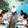 越南中央水文气象预报中心主任黄在会上发表讲话。（图片来源：越通社）