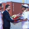 越​方代表欢迎印度海军军船军官和水手访问海防市。（图片来源：越通社）