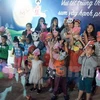 参加“中秋佳节——幸福团员”活动的儿童们。