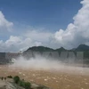 和平水电站已开启7个泄洪深孔泄洪。（图片来源：越通社）
