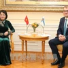 邓氏玉盛与同芬兰总理席比拉（图片来源：越通社）