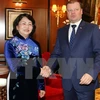 越南国家副主席邓氏玉盛会见立陶宛总理斯克韦尔内利斯。（图片来源：越通社）