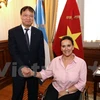 越南工贸部副部长杜胜海与阿根廷副总统兼参议长加布里埃拉·米切蒂女士。（图片来源：越通社）