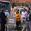 柬埔寨接收越南政府援助柬埔寨信息部的调频发射机。（图片来源：越通社）