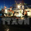 坚江省渔民准备出海。