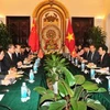 越南政府副总理兼外长范平明与中国外长王毅会谈。（图片来源：越通社）