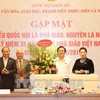 越南政府总理、国会主席会见教师、原教师国会代表 