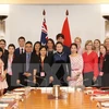 国会主席阮氏金银会见在越南学习的澳大利亚大学生