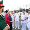 越南国会主席阮氏金银探访金兰军事基地